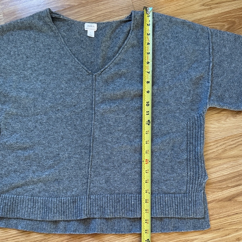 Auden Oversized V-Neck Sweater - size L - Picture 6 of 8